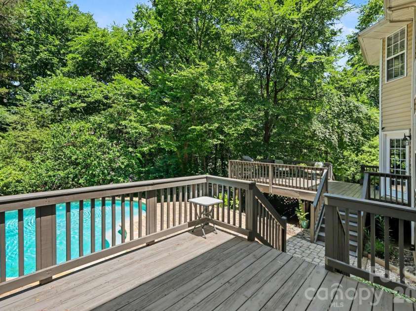 5604 Edgeweir Court, Charlotte, NC 28269.  MLS# CAR4379853, YatesRealty ID 28867. 