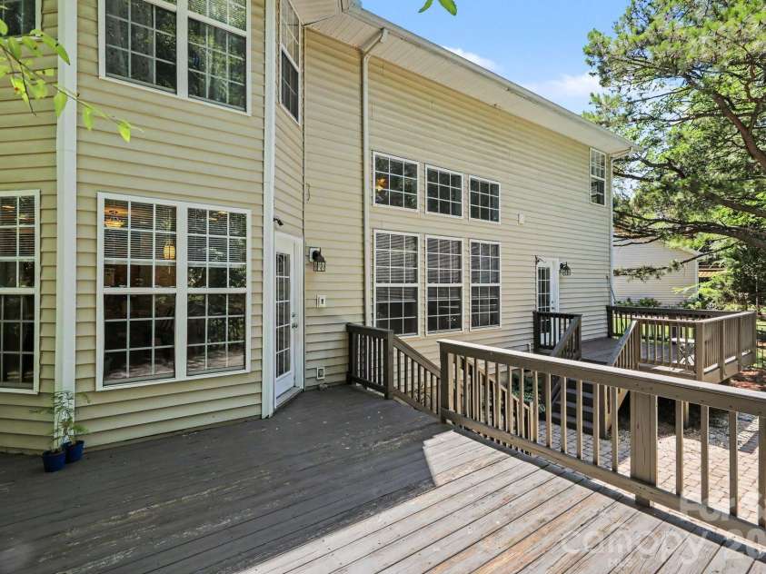 5604 Edgeweir Court, Charlotte, NC 28269.  MLS# CAR4379853, YatesRealty ID 28867. 