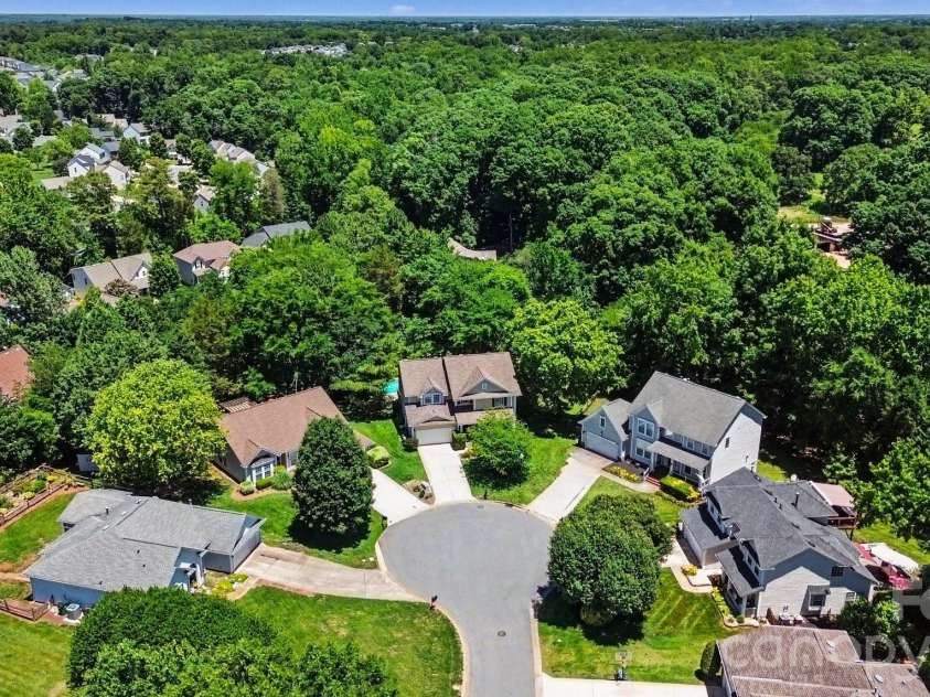 5604 Edgeweir Court, Charlotte, NC 28269.  MLS# CAR4379853, YatesRealty ID 28867. 