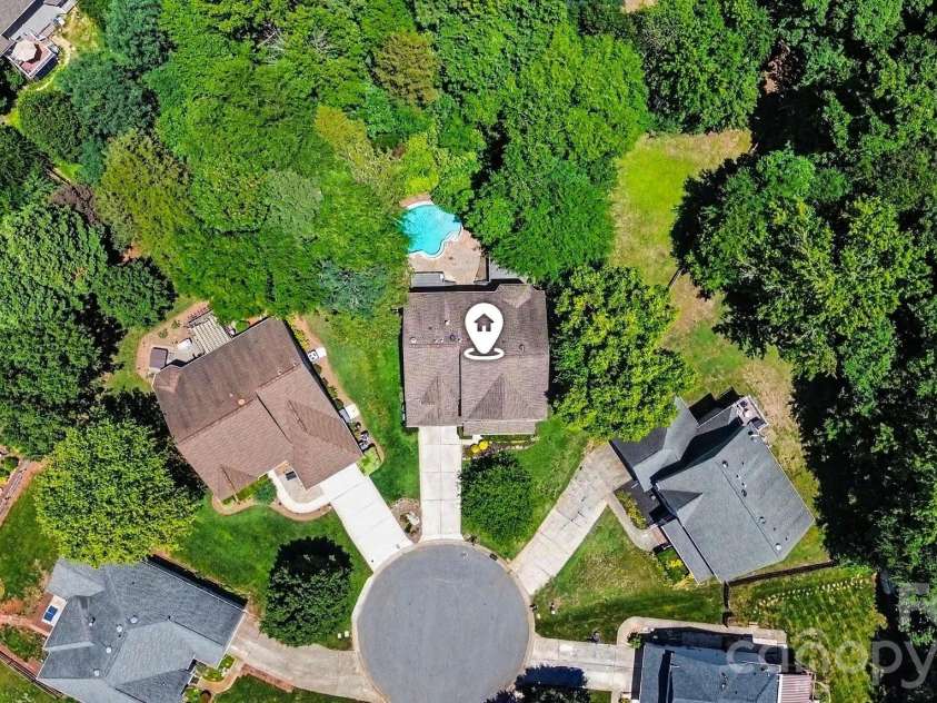 5604 Edgeweir Court, Charlotte, NC 28269.  MLS# CAR4379853, YatesRealty ID 28867. 