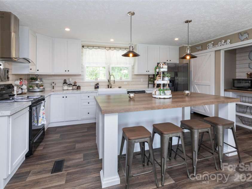 600 Old Mars Hill Highway, Weaverville, NC 28787.  MLS# CAR4269318, YatesRealty ID 28868. 