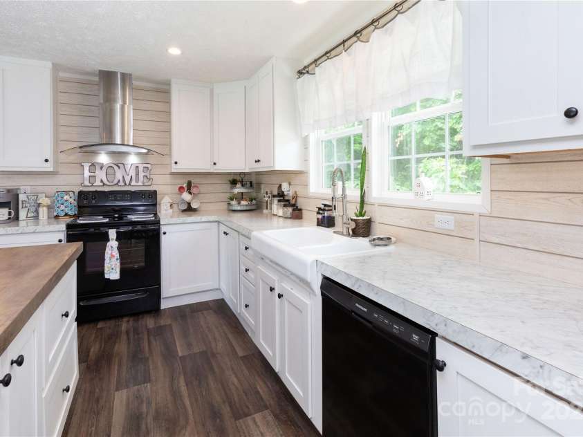 600 Old Mars Hill Highway, Weaverville, NC 28787.  MLS# CAR4269318, YatesRealty ID 28868. 