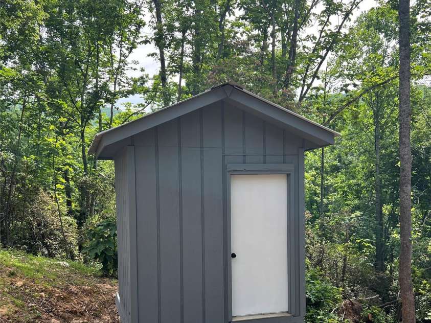 384 Bear Cub Drive, Spruce Pine, NC 28777.  MLS# CAR4389087, YatesRealty ID 28869. 2nd shed in the back yard
