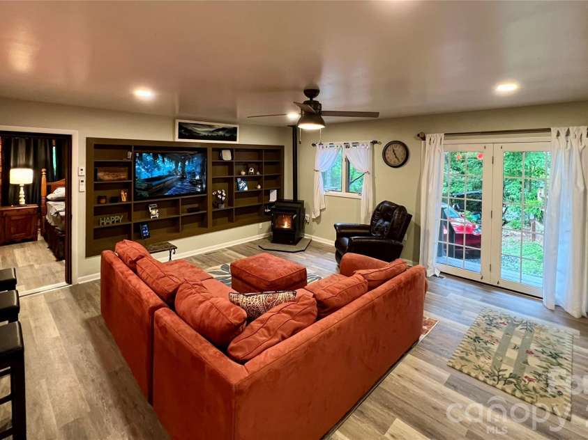 384 Bear Cub Drive, Spruce Pine, NC 28777.  MLS# CAR4389087, YatesRealty ID 28869. 