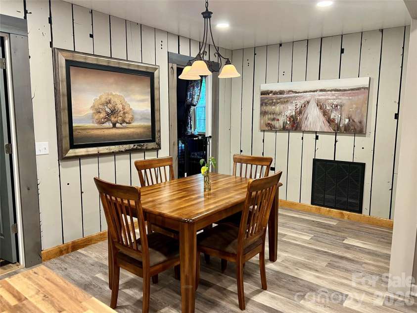 384 Bear Cub Drive, Spruce Pine, NC 28777.  MLS# CAR4389087, YatesRealty ID 28869. 