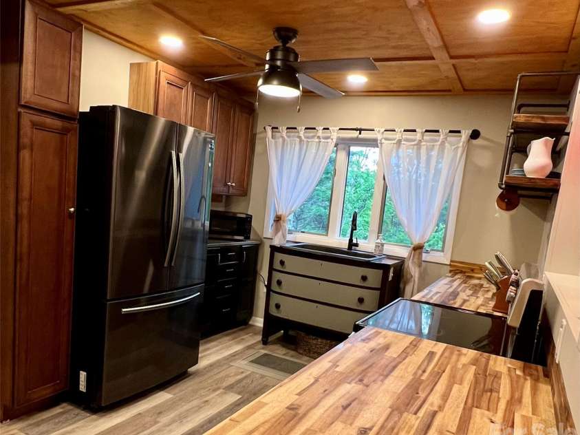 384 Bear Cub Drive, Spruce Pine, NC 28777.  MLS# CAR4389087, YatesRealty ID 28869. 