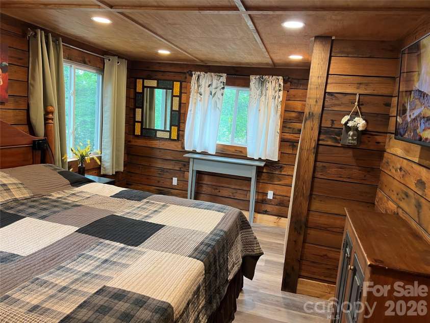 384 Bear Cub Drive, Spruce Pine, NC 28777.  MLS# CAR4389087, YatesRealty ID 28869. 
