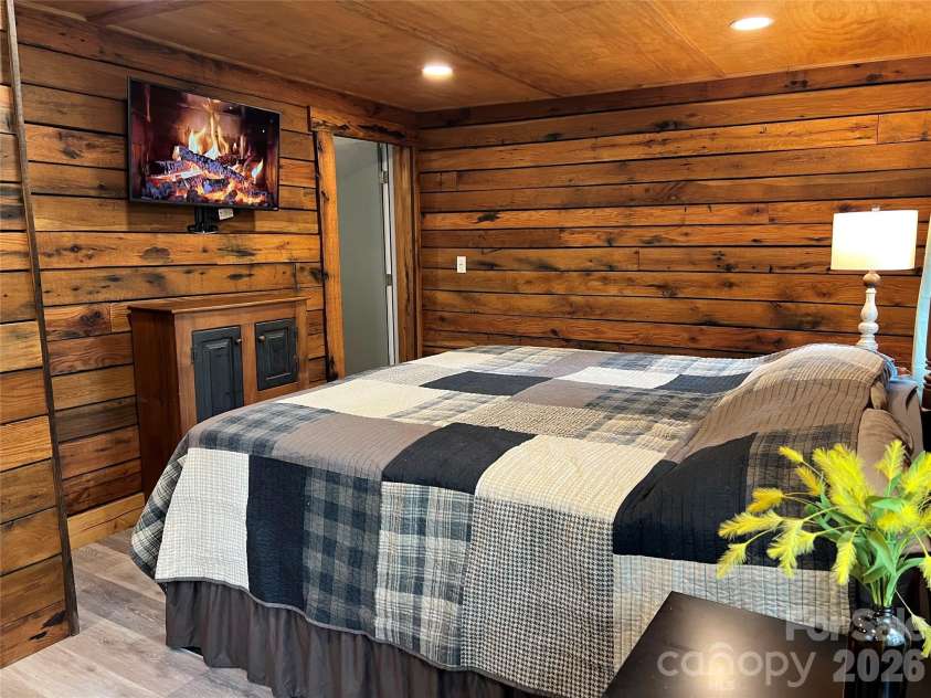 384 Bear Cub Drive, Spruce Pine, NC 28777.  MLS# CAR4389087, YatesRealty ID 28869. 