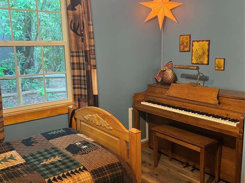384 Bear Cub Drive, Spruce Pine, NC 28777.  MLS# CAR4389087, YatesRealty ID 28869. 