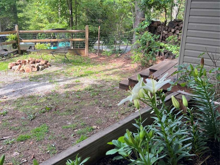 384 Bear Cub Drive, Spruce Pine, NC 28777.  MLS# CAR4389087, YatesRealty ID 28869. 