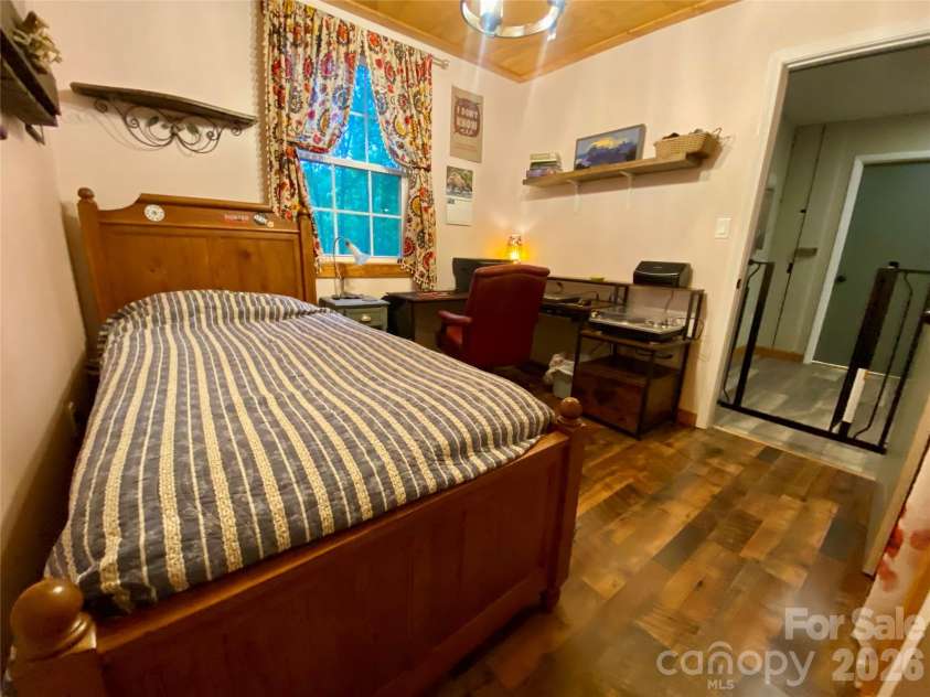 384 Bear Cub Drive, Spruce Pine, NC 28777.  MLS# CAR4389087, YatesRealty ID 28869. 
