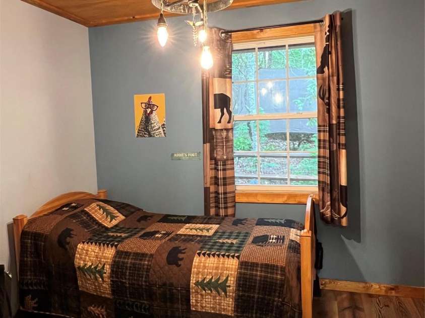 384 Bear Cub Drive, Spruce Pine, NC 28777.  MLS# CAR4389087, YatesRealty ID 28869. Multipurpose room #2