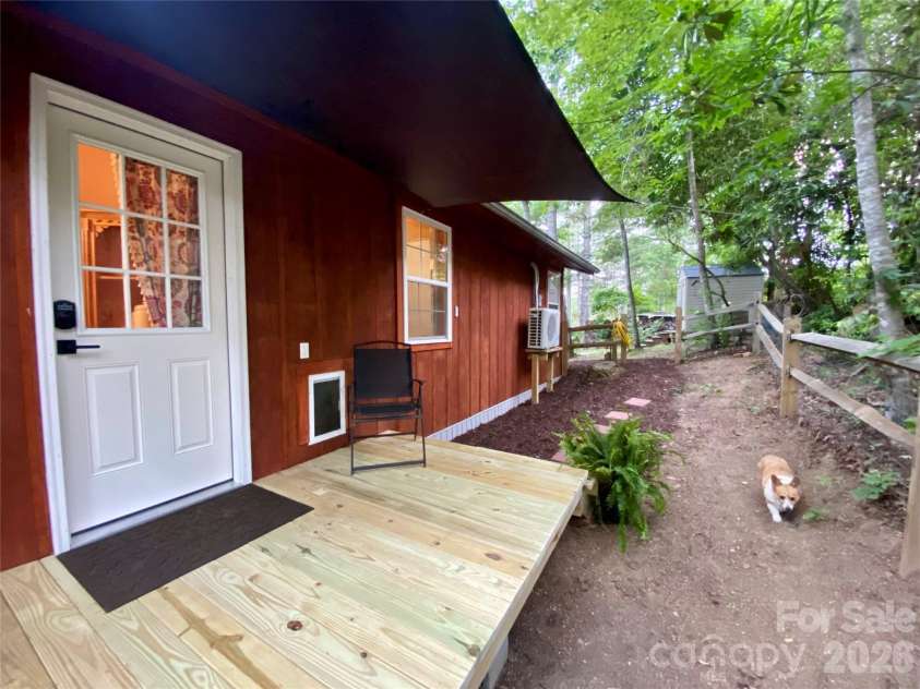 384 Bear Cub Drive, Spruce Pine, NC 28777.  MLS# CAR4389087, YatesRealty ID 28869. Small deck off bonus room number 1