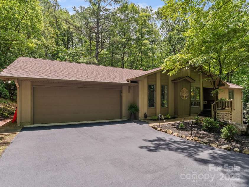 943 Salola Lane, Brevard, NC 28712.  MLS# CAR4281062, YatesRealty ID 28869. 