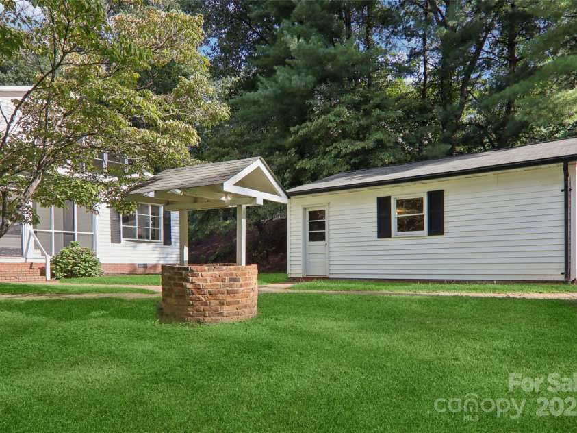 5 Timothy Lane, Candler, NC 28715.  MLS# CAR4301153, YatesRealty ID 2887. 