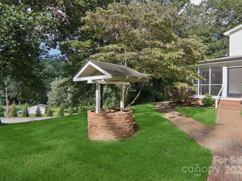 5 Timothy Lane, Candler, NC 28715.  MLS# CAR4301153, YatesRealty ID 2887. 