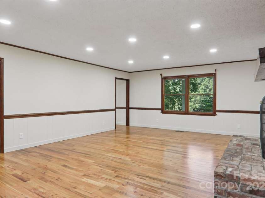 5 Timothy Lane, Candler, NC 28715.  MLS# CAR4301153, YatesRealty ID 2887. 