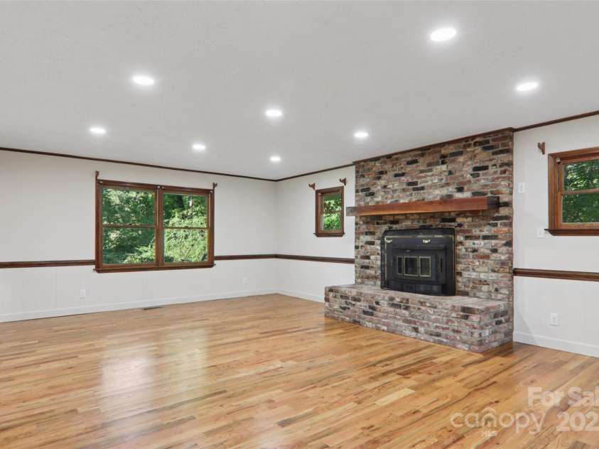 5 Timothy Lane, Candler, NC 28715.  MLS# CAR4301153, YatesRealty ID 2887. 