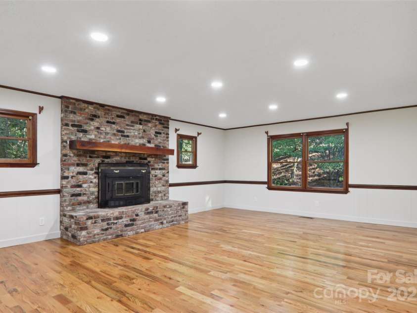 5 Timothy Lane, Candler, NC 28715.  MLS# CAR4301153, YatesRealty ID 2887. 