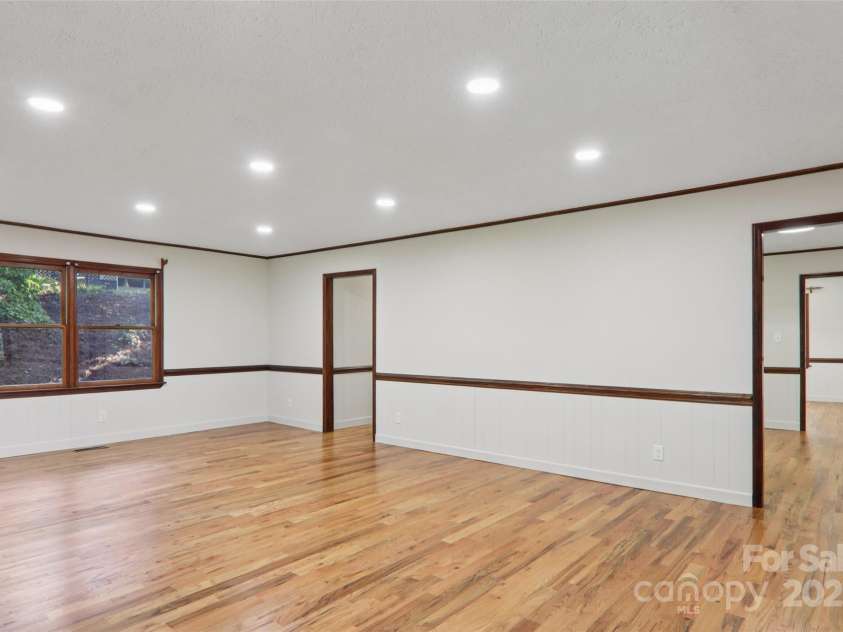 5 Timothy Lane, Candler, NC 28715.  MLS# CAR4301153, YatesRealty ID 2887. 
