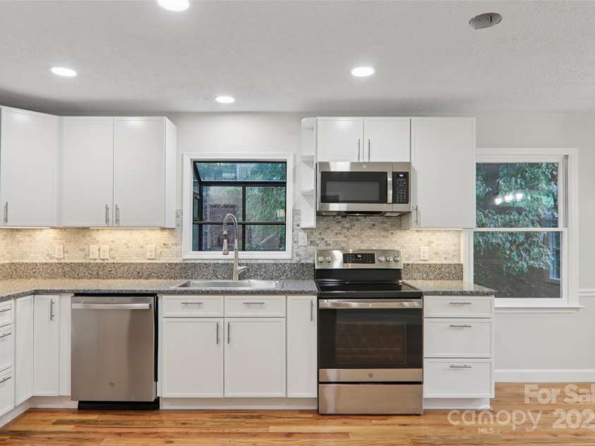 5 Timothy Lane, Candler, NC 28715.  MLS# CAR4301153, YatesRealty ID 2887. 