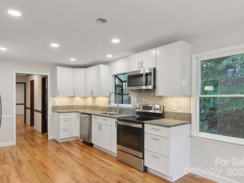 5 Timothy Lane, Candler, NC 28715.  MLS# CAR4301153, YatesRealty ID 2887. 