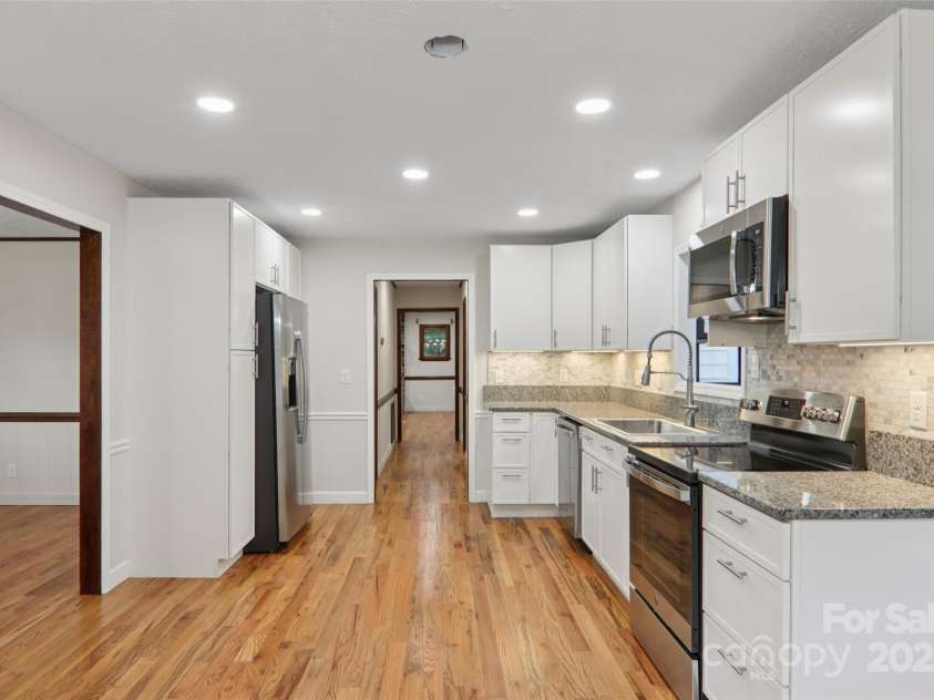 5 Timothy Lane, Candler, NC 28715.  MLS# CAR4301153, YatesRealty ID 2887. 