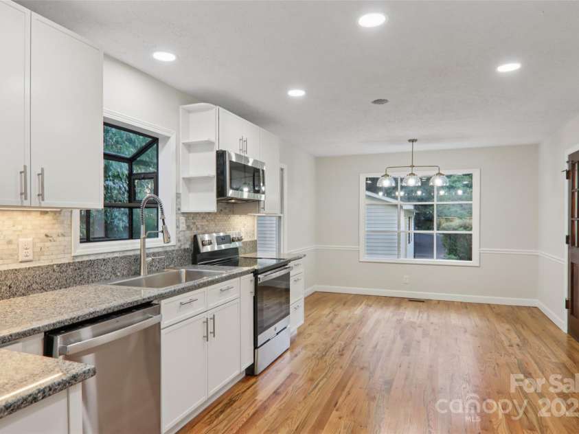 5 Timothy Lane, Candler, NC 28715.  MLS# CAR4301153, YatesRealty ID 2887. 