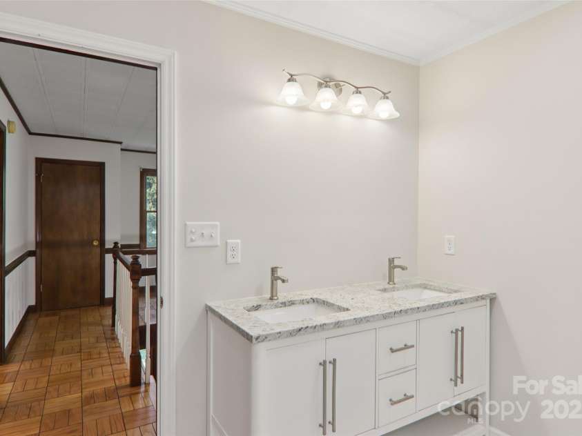 5 Timothy Lane, Candler, NC 28715.  MLS# CAR4301153, YatesRealty ID 2887. 