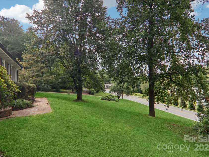 5 Timothy Lane, Candler, NC 28715.  MLS# CAR4301153, YatesRealty ID 2887. 