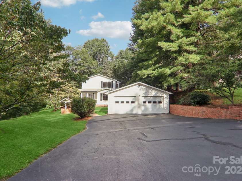 5 Timothy Lane, Candler, NC 28715.  MLS# CAR4301153, YatesRealty ID 2887. 