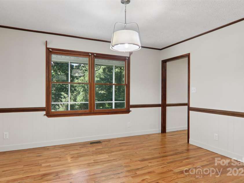 5 Timothy Lane, Candler, NC 28715.  MLS# CAR4301153, YatesRealty ID 2887. 