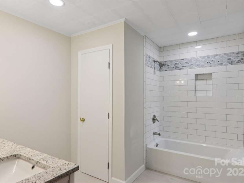 5 Timothy Lane, Candler, NC 28715.  MLS# CAR4301153, YatesRealty ID 2887. 