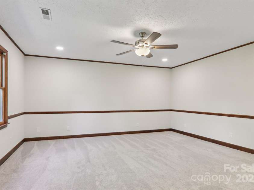 5 Timothy Lane, Candler, NC 28715.  MLS# CAR4301153, YatesRealty ID 2887. 