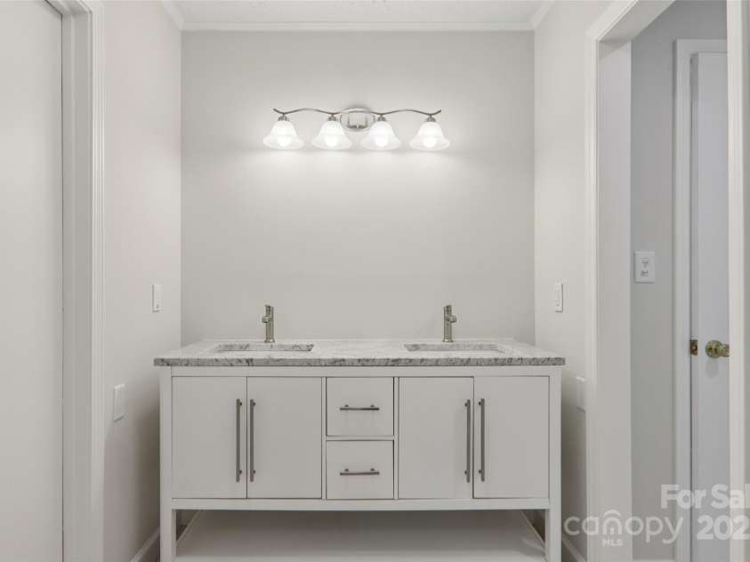 5 Timothy Lane, Candler, NC 28715.  MLS# CAR4301153, YatesRealty ID 2887. 