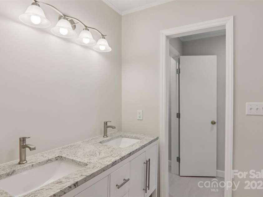 5 Timothy Lane, Candler, NC 28715.  MLS# CAR4301153, YatesRealty ID 2887. 
