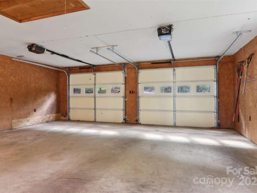 5 Timothy Lane, Candler, NC 28715.  MLS# CAR4301153, YatesRealty ID 2887. 