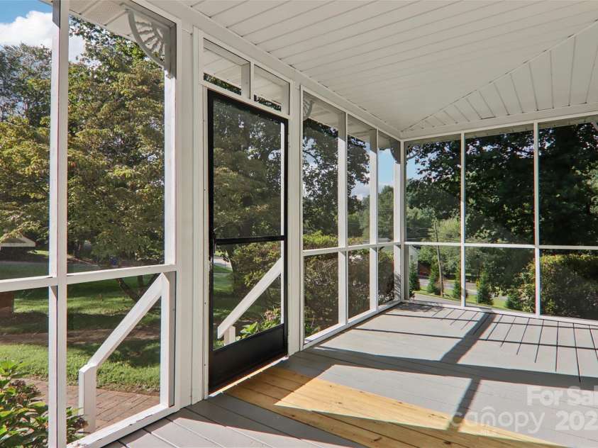 5 Timothy Lane, Candler, NC 28715.  MLS# CAR4301153, YatesRealty ID 2887. 