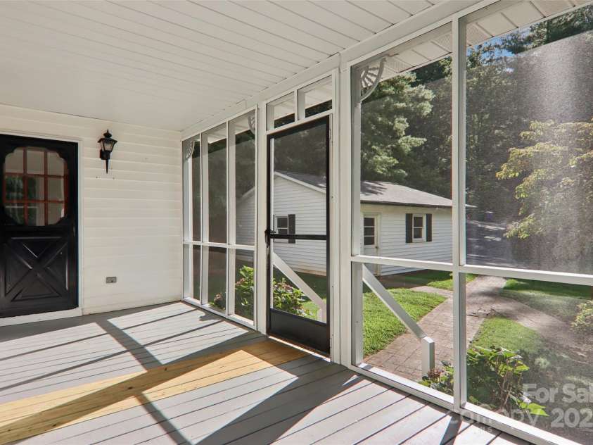 5 Timothy Lane, Candler, NC 28715.  MLS# CAR4301153, YatesRealty ID 2887. 