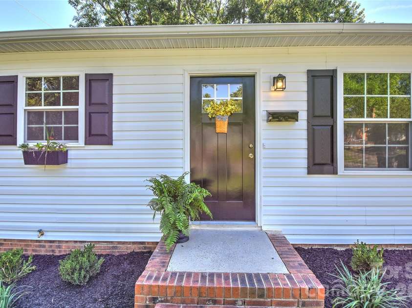 301 Branch Street, Monroe, NC 28112.  MLS# CAR4385417, YatesRealty ID 28871. 