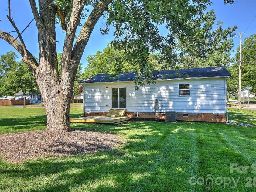 301 Branch Street, Monroe, NC 28112.  MLS# CAR4385417, YatesRealty ID 28871. 
