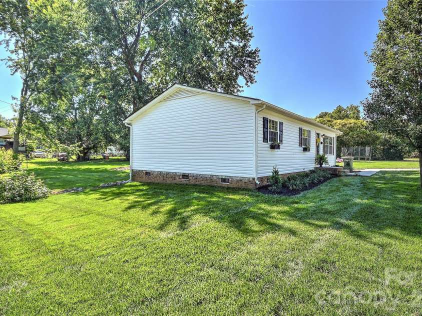 301 Branch Street, Monroe, NC 28112.  MLS# CAR4385417, YatesRealty ID 28871. 