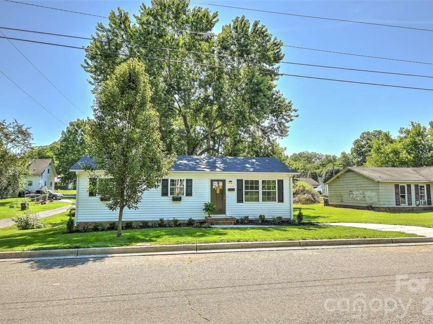 301 Branch Street, Monroe, NC 28112.  MLS# CAR4385417, YatesRealty ID 28871. 