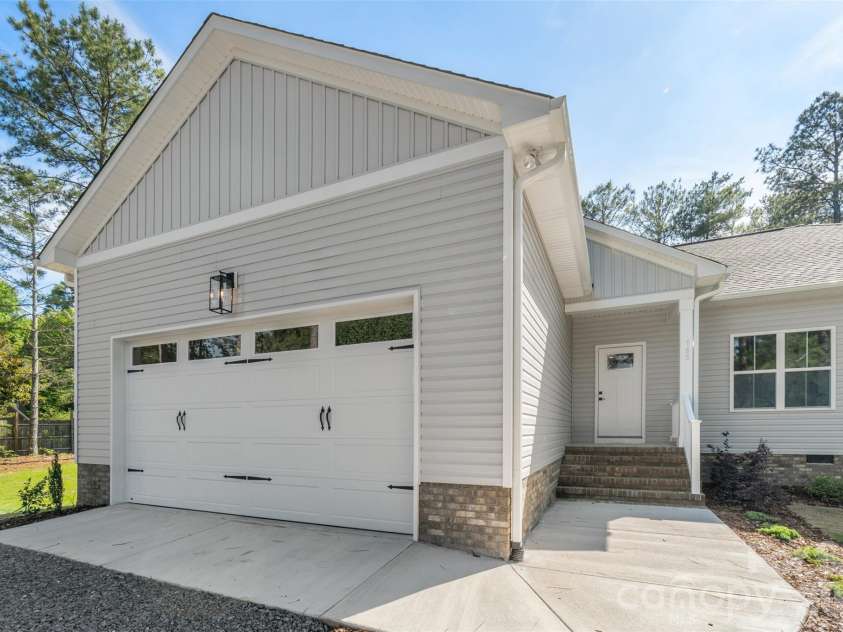 185 Shagbark Court, West End, NC 27376.  MLS# CAR4388224, YatesRealty ID 28872. 