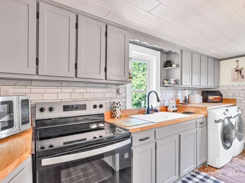 922 Prathers Creek Church Road, Laurel Springs, NC 28644.  MLS# CAR4282309, YatesRealty ID 28872. 