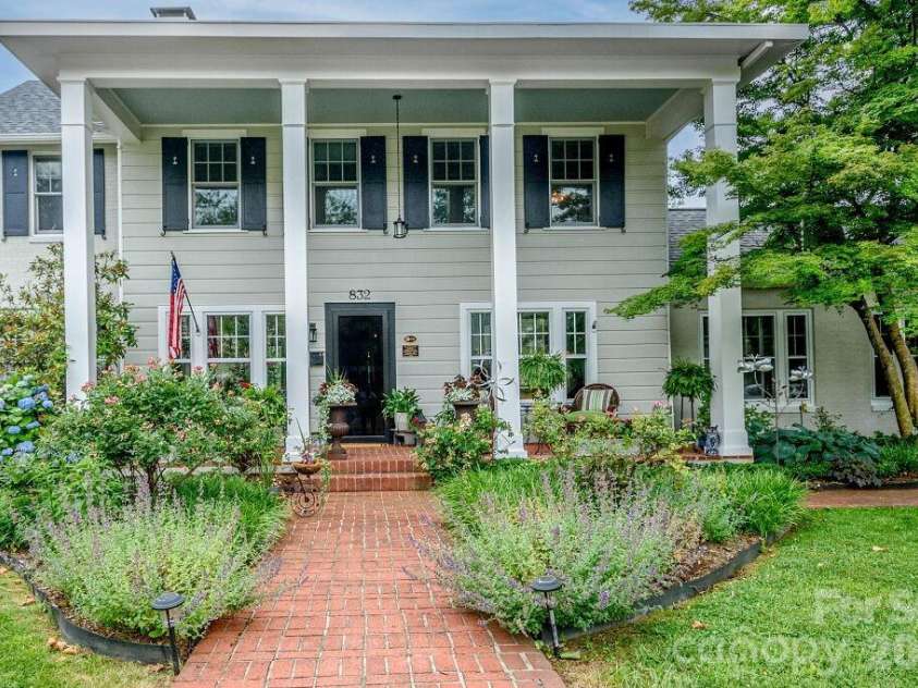 832 4th Avenue, Hendersonville, NC 28739.  MLS# CAR4390096, YatesRealty ID 28873. 