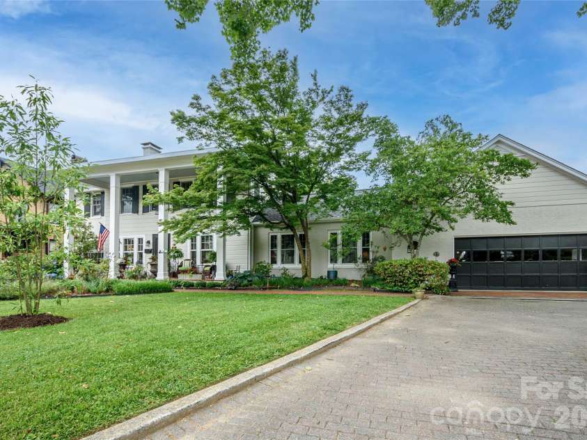 832 4th Avenue, Hendersonville, NC 28739.  MLS# CAR4390096, YatesRealty ID 28873. 