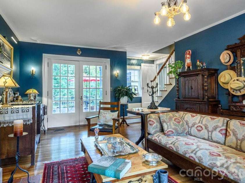 832 4th Avenue, Hendersonville, NC 28739.  MLS# CAR4390096, YatesRealty ID 28873. 