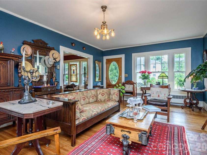 832 4th Avenue, Hendersonville, NC 28739.  MLS# CAR4390096, YatesRealty ID 28873. 