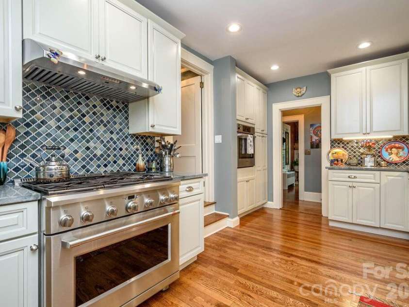 832 4th Avenue, Hendersonville, NC 28739.  MLS# CAR4390096, YatesRealty ID 28873. 